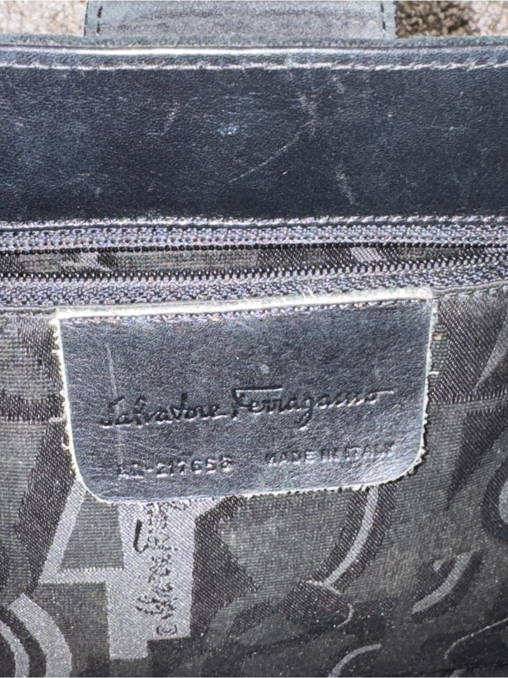 Vintage Salvatore Ferragamo black suede hobo shoulder bag with silver hardware - Picture 4 of 4